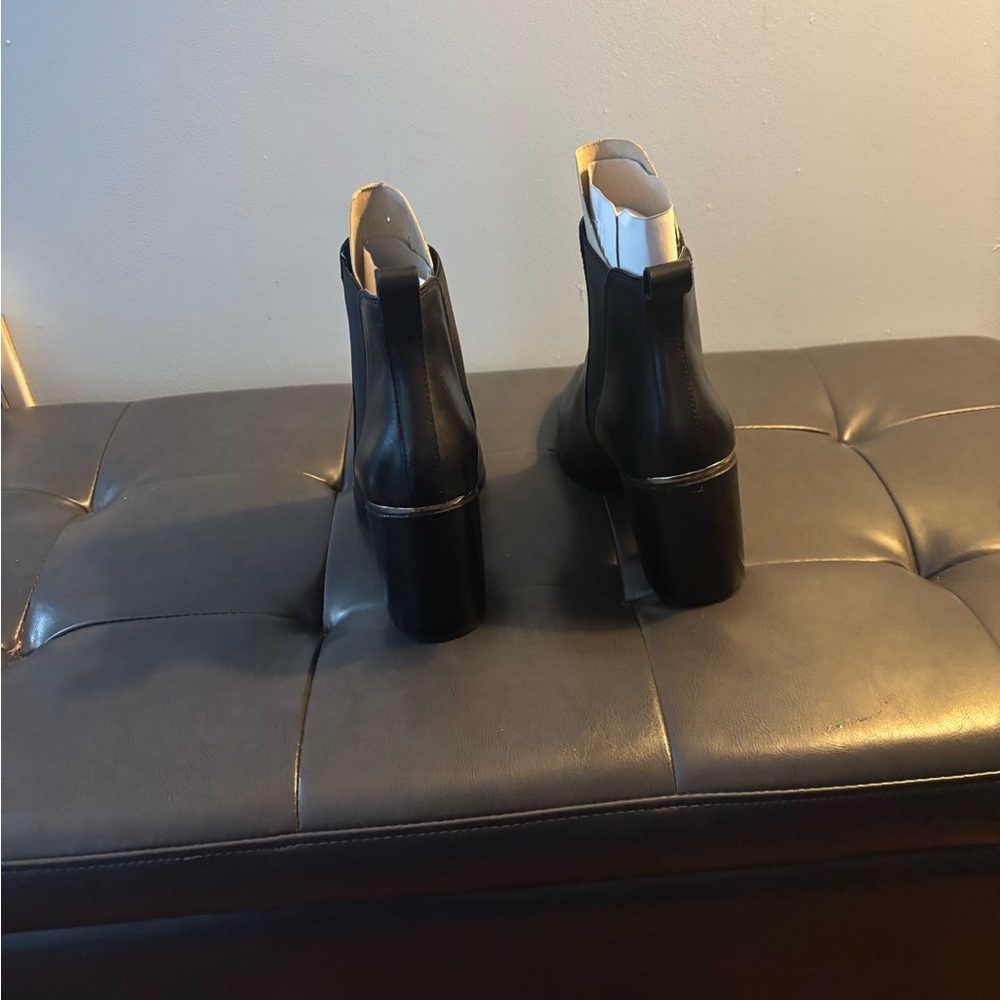 Steve Madden Sleek Black Ankle Booties - Picture 3 of 3